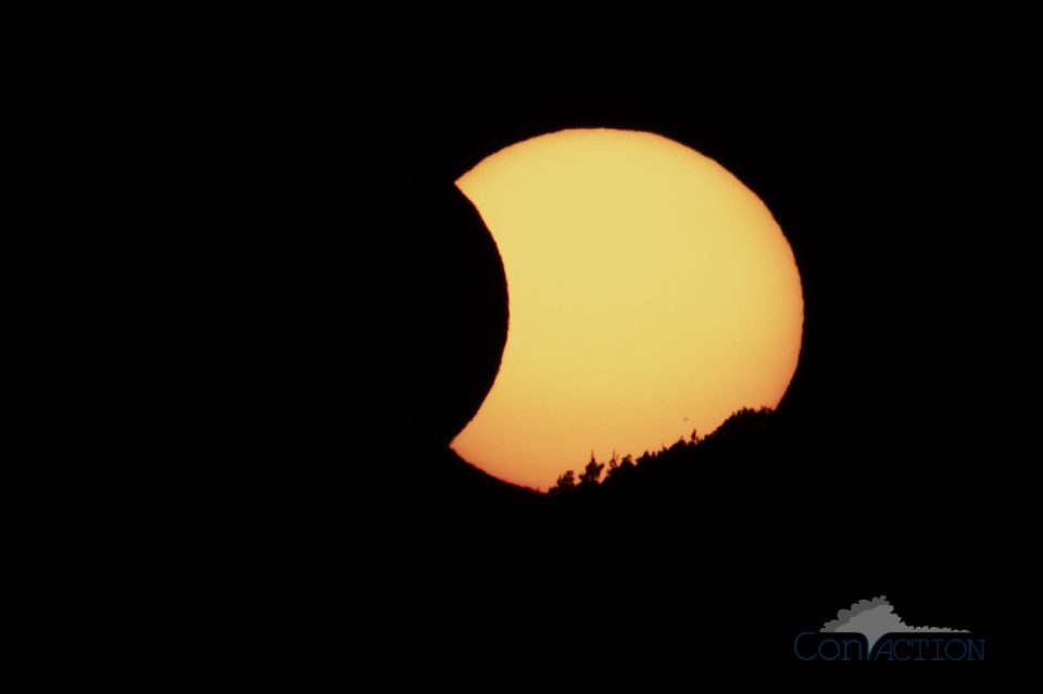 Sonnenfinsternis und Sonnenuntergang