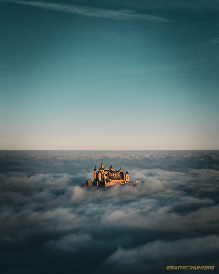 Hohenzollern überragt den Nebel