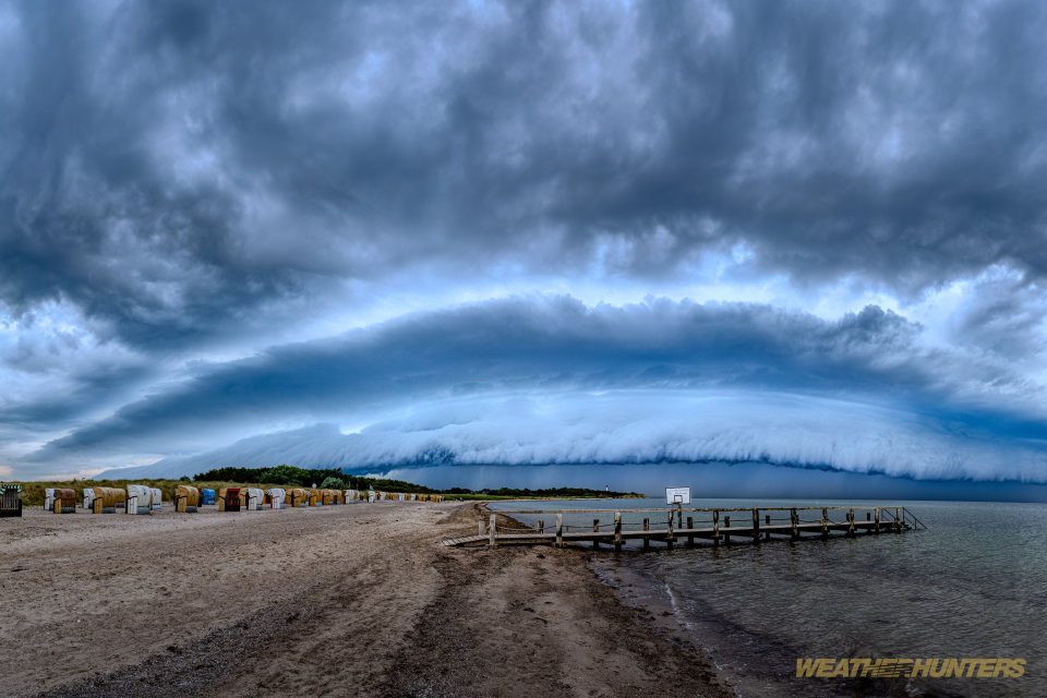 Shelfcloud über der Ostsee