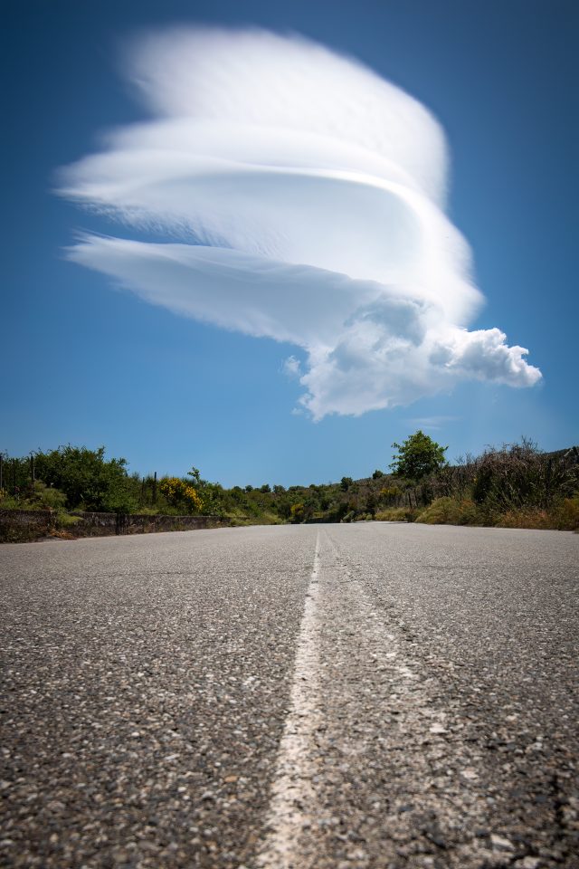 Lenticular Wolke auf Sizilien