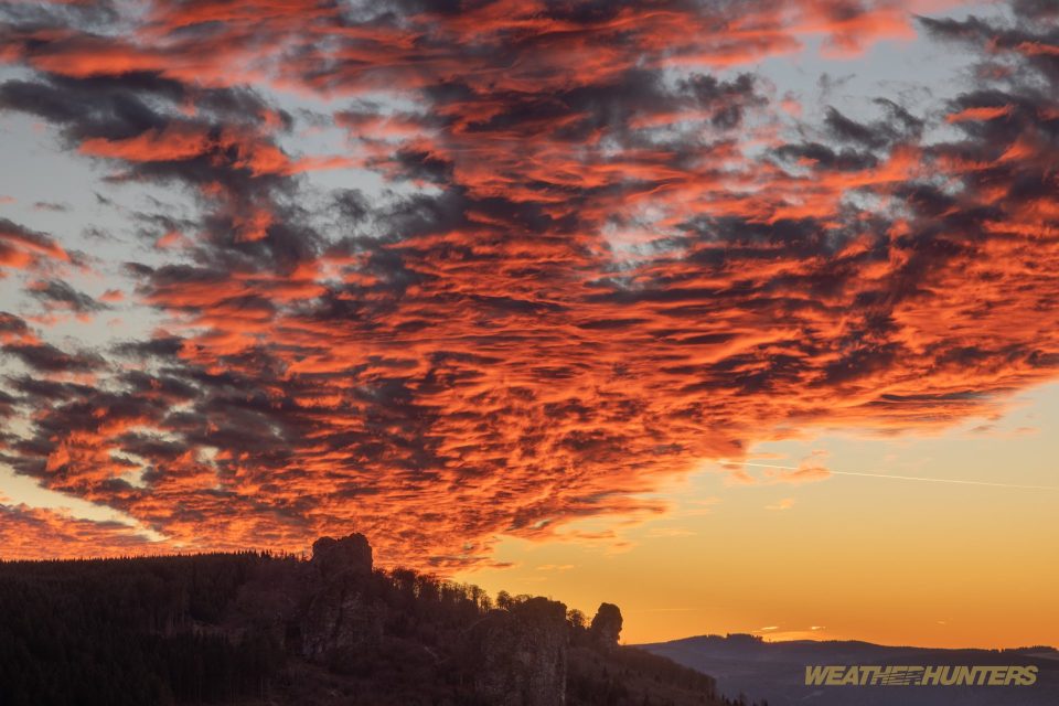 Sonnenuntergang über den Bruchhauser Steine