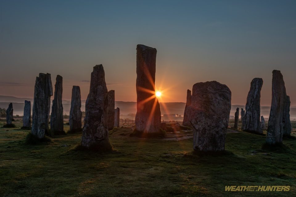 Sonnenaufgang mit Bodennebel Calanais Standing Stones