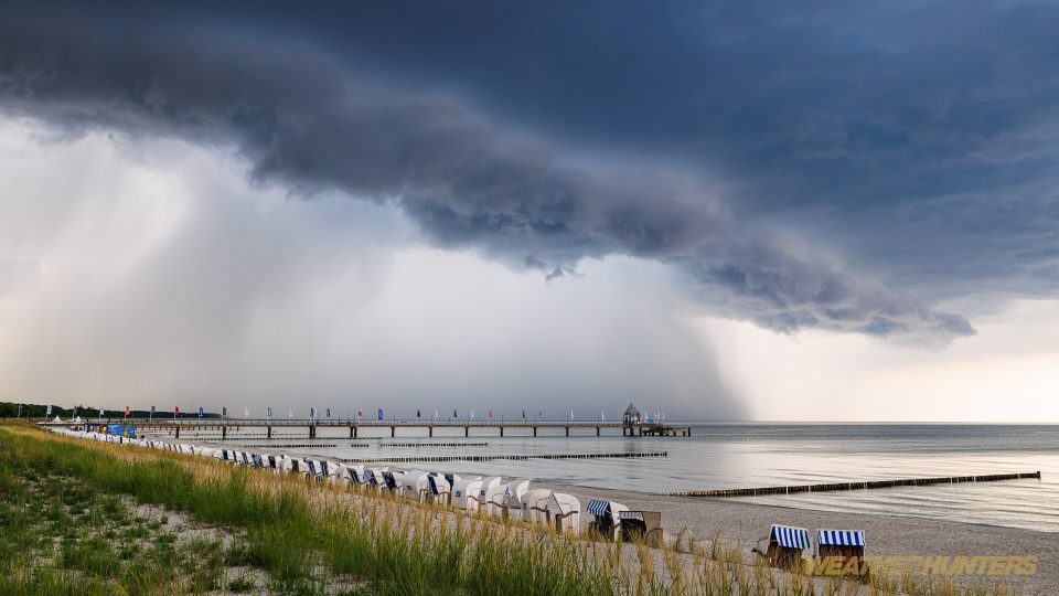 Gewitter über der Zingster Seebrücke