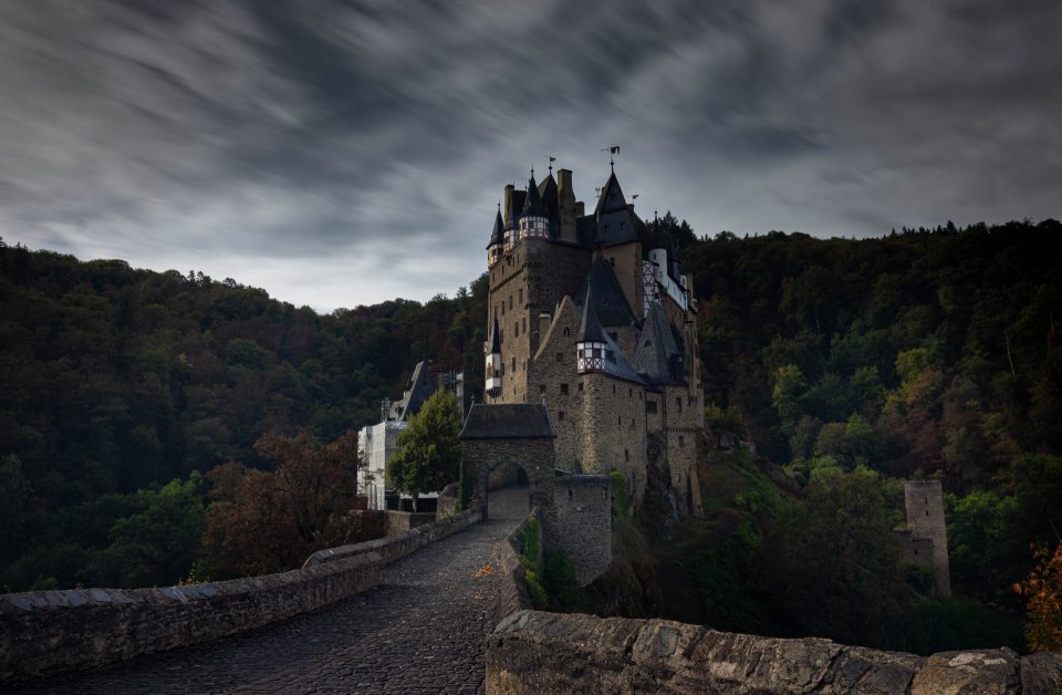 Wolkendecke über Burg Eltz