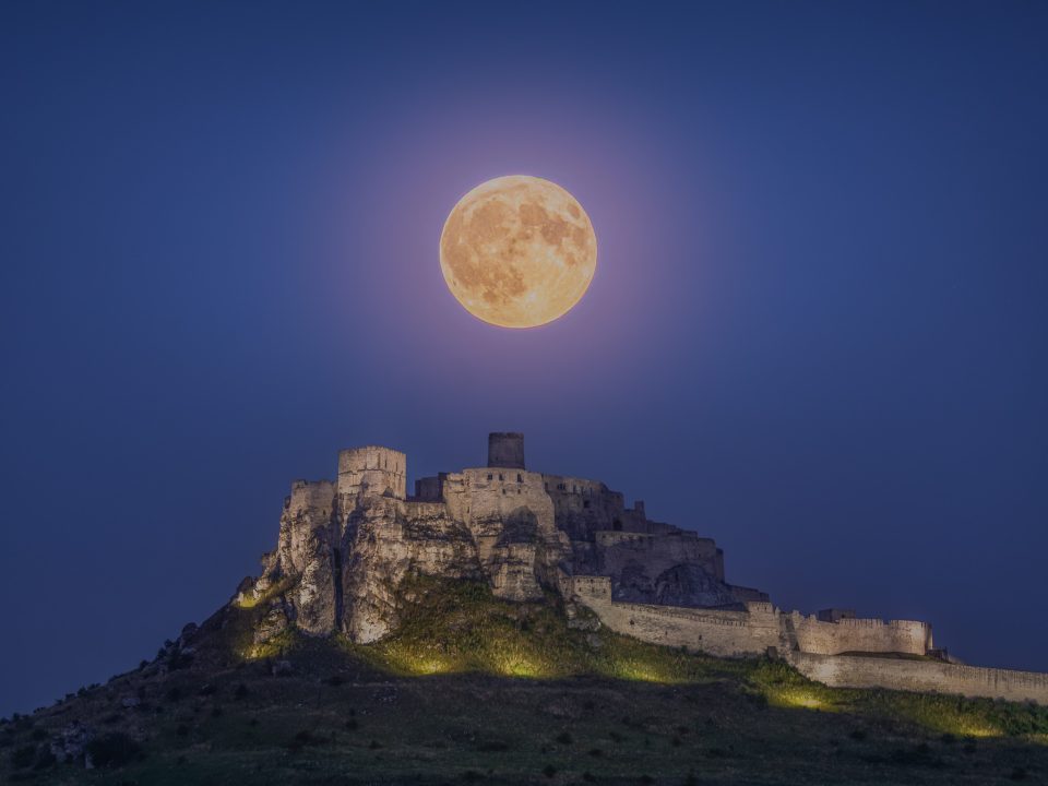 Full moon and the Castle