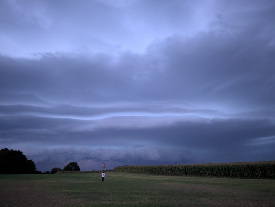 Shelfcloud während Dämmerung