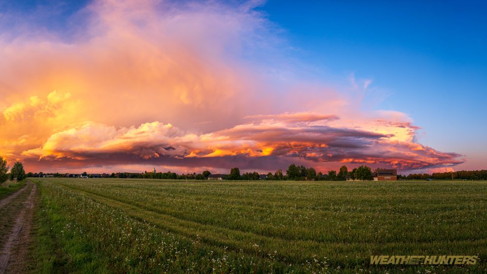 Gewitter bei Sonnenuntergang