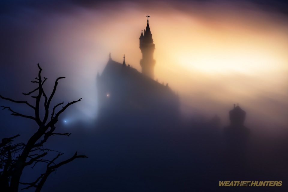 Neuschwanstein im Nebel
