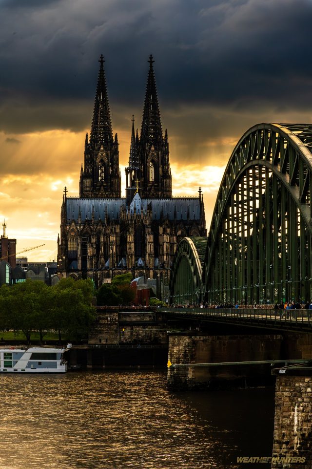Sonnenuntergang in Köln