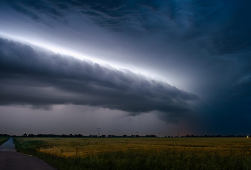 Böenfront bei Nacht