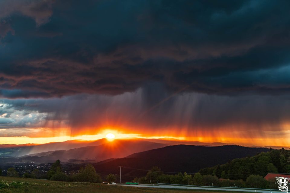 Gewitter zum Sonnenuntergang