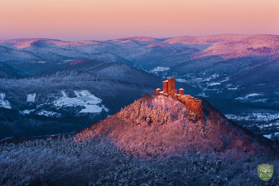 Neuschnee bei Sonnenuntergang