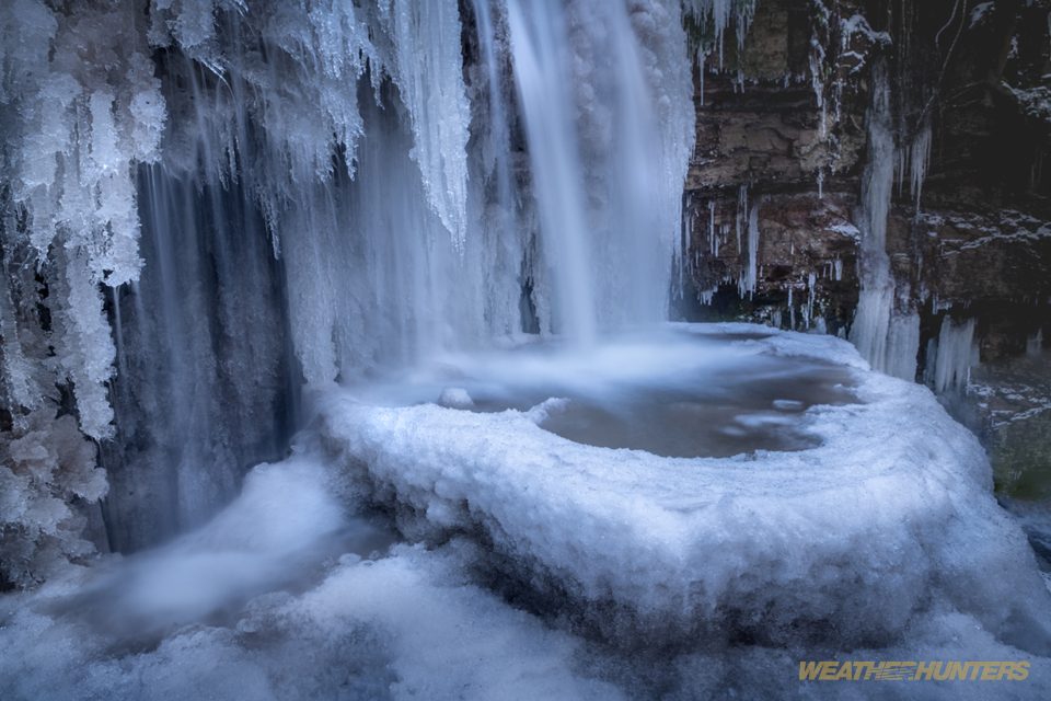 Gefrorener Wasserfall