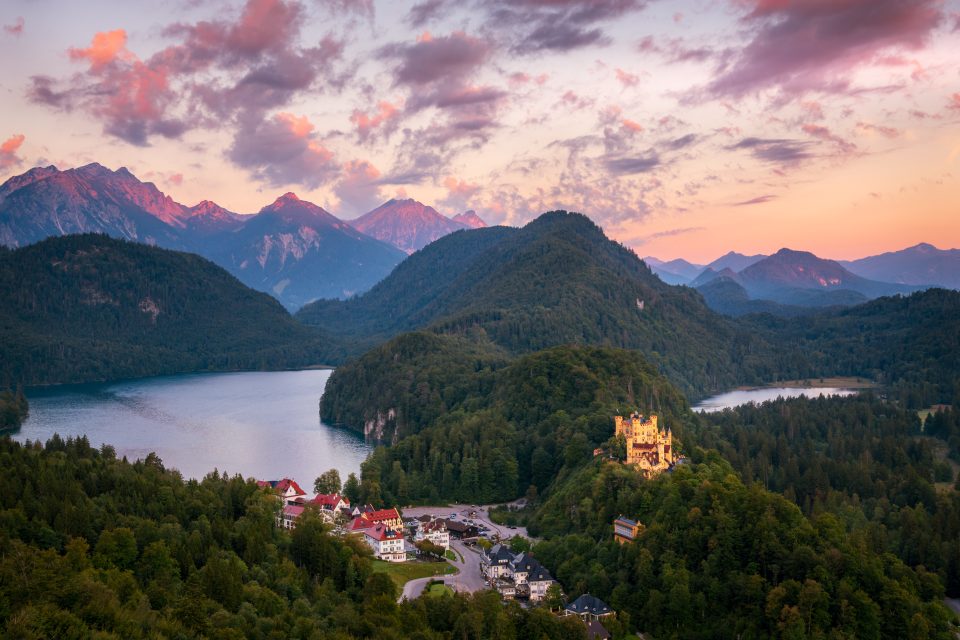 Berge im Morgenrot bei Schloss Hohenschwangau