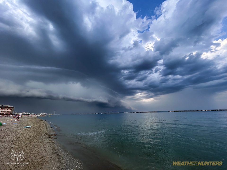 Shelf-Cloud über Cesenatico