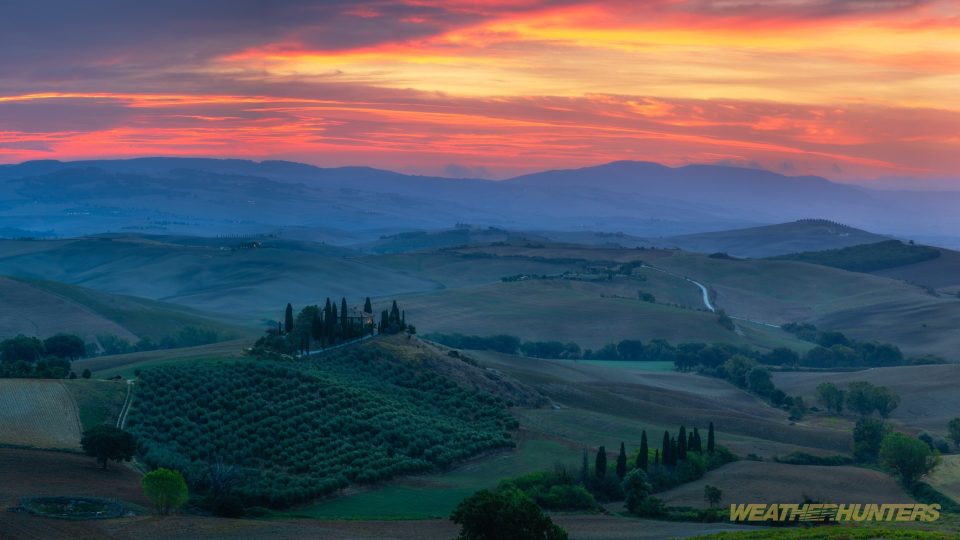 Morgenrot im Val d'Orcia