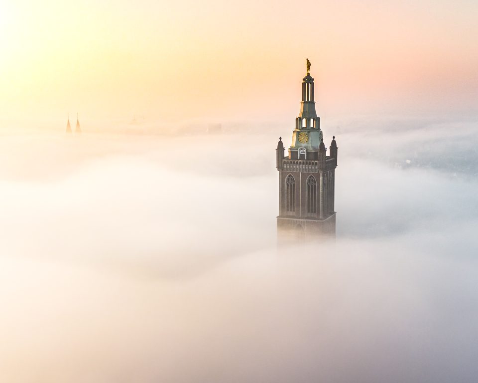 Kirche überm Nebelmeer