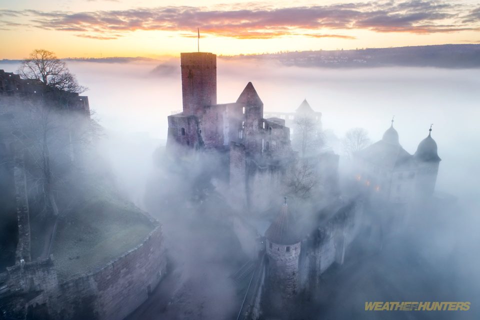 Burg Wertheim über dem Nebel