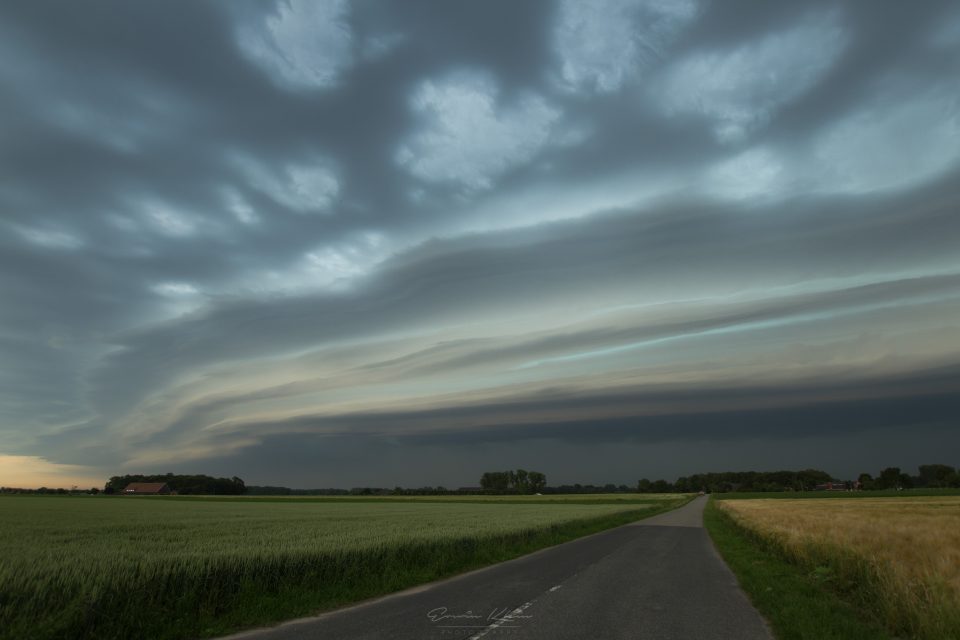 Multi-layered Shelfcloud