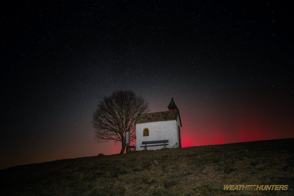 Polarlicht an der Mesnerhauskapelle