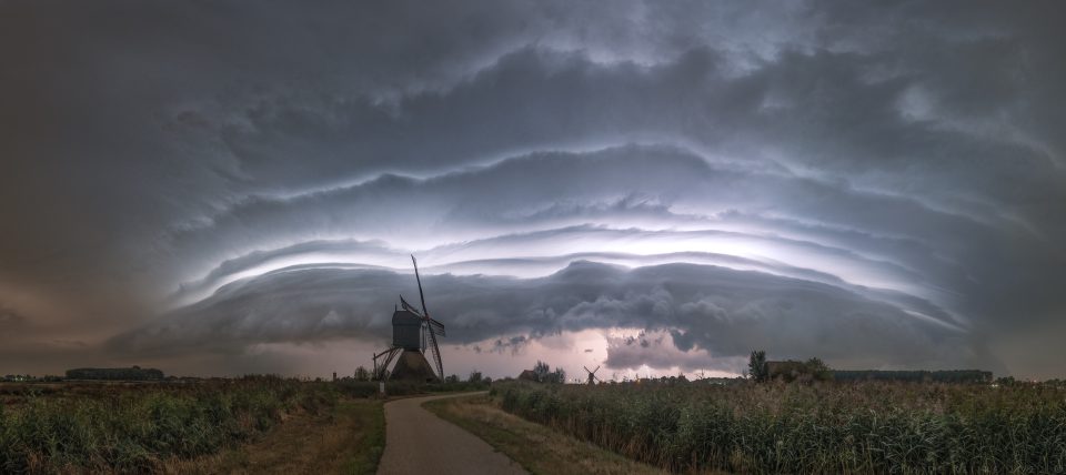 Shelf Cloud – Foto von Gijs de Reijke