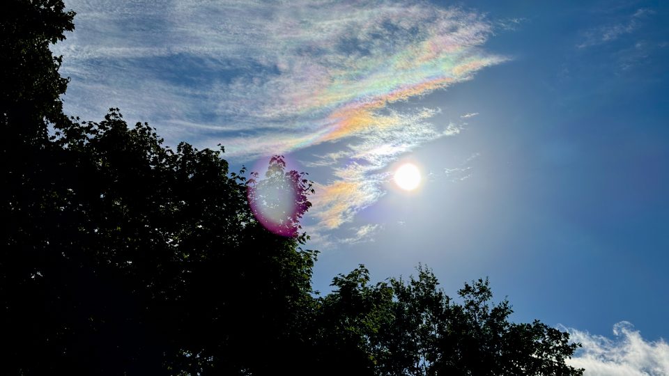 Irisierende Wolken