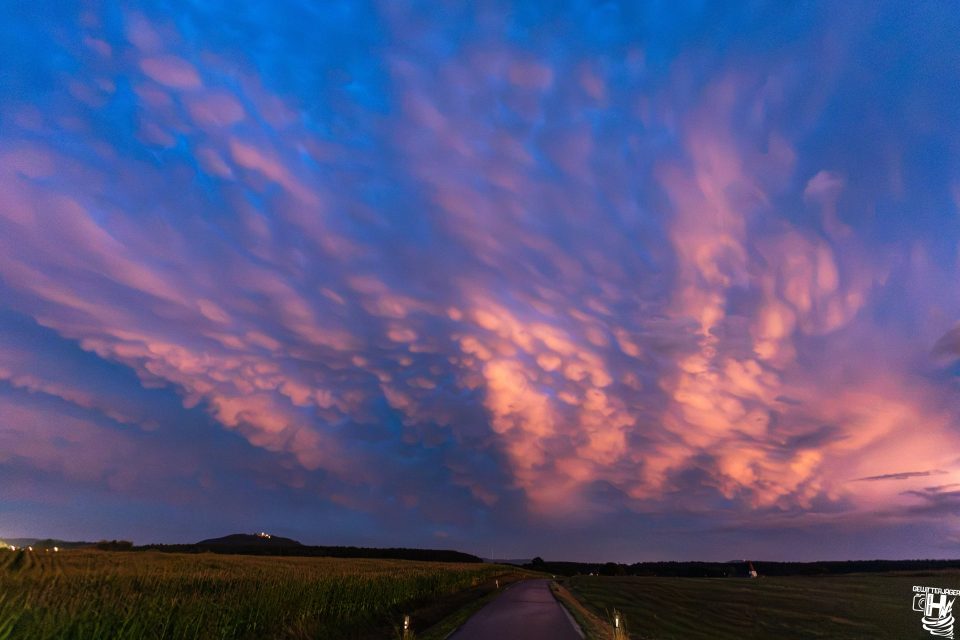 Mammatuswolken zum Sonnenuntergang