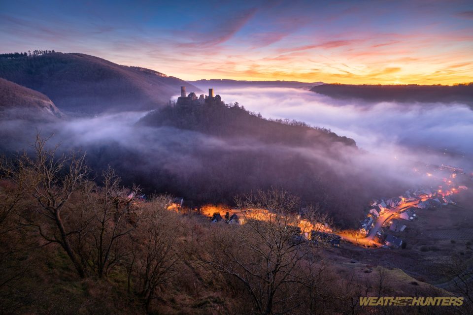 Burg Thurant über dem Nebel