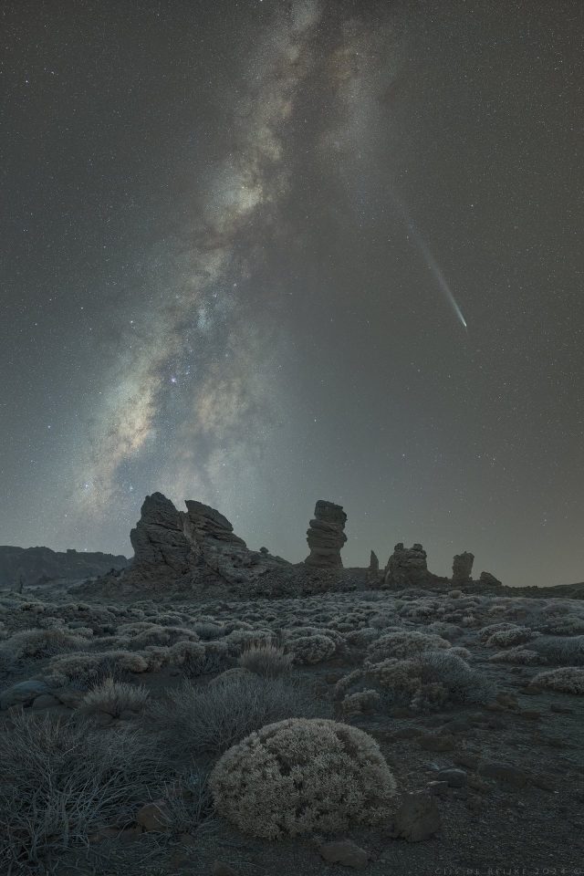 Roques De García And The Comet