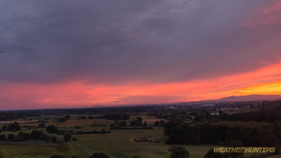 Frankfurt Skyline am Abendhimmel