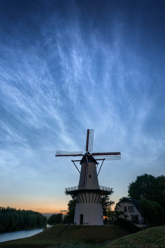 Zenith Noctilucent Clouds