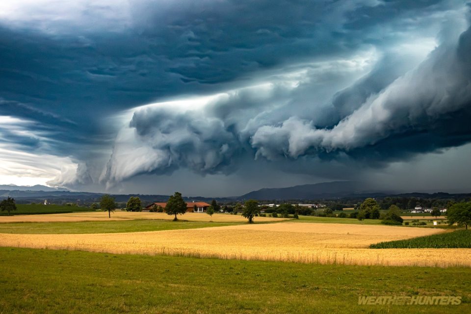 Unwetterfront über dem Hohenpeißenberg