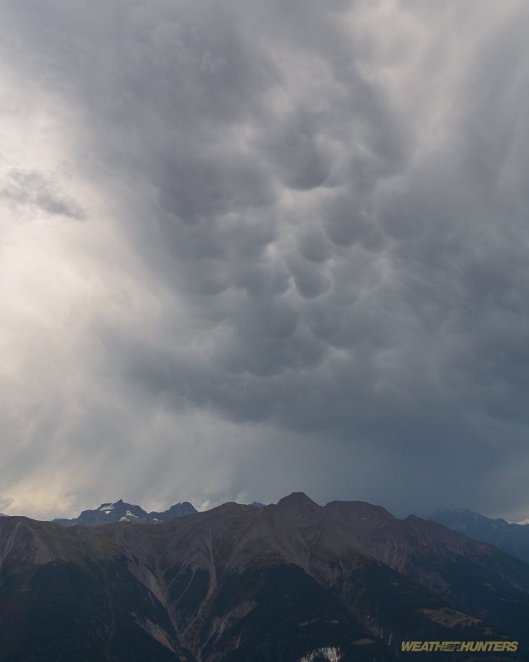 Mammatuswolken über dem Aletschgebiet