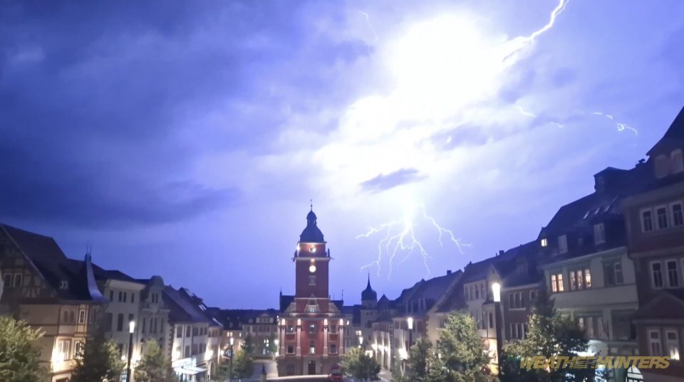 Wolkenblitz über dem Rathaus von Gotha